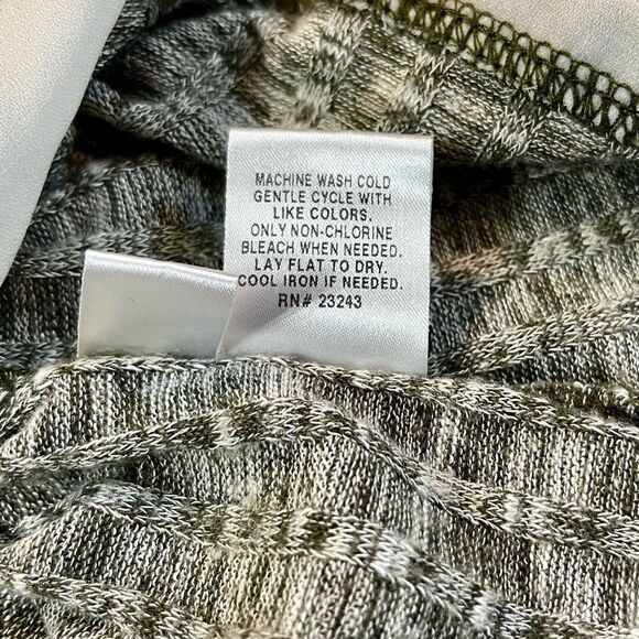 Soho Jeans New York & Company Large Grey Sweater White Bottom - Picture 9 of 9